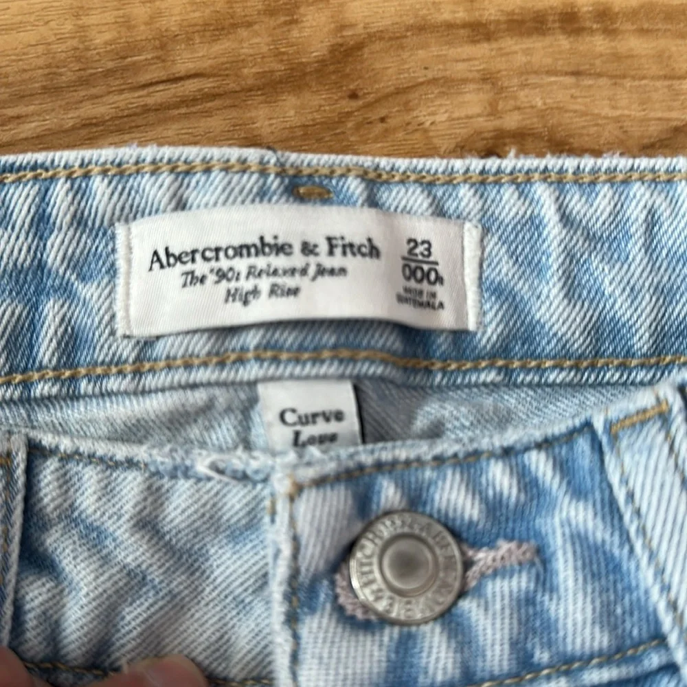 Abercrombie & Fitch Lt Blue Straight Leg Jeans like New - Picture 3 of 5